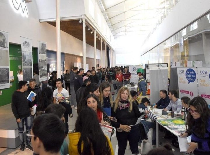 Expo Carreras 2023: Descubre tu Futuro Universitario en Rafaela