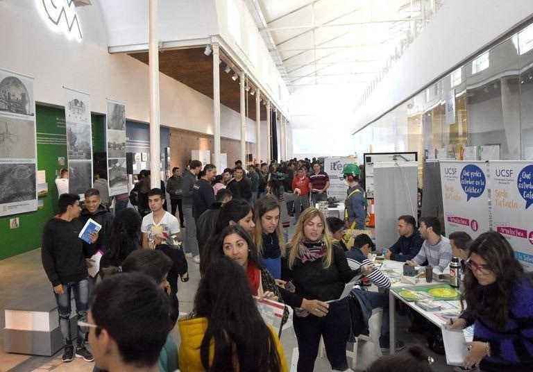 Expo Carreras 2023: Descubre tu Futuro Universitario en Rafaela