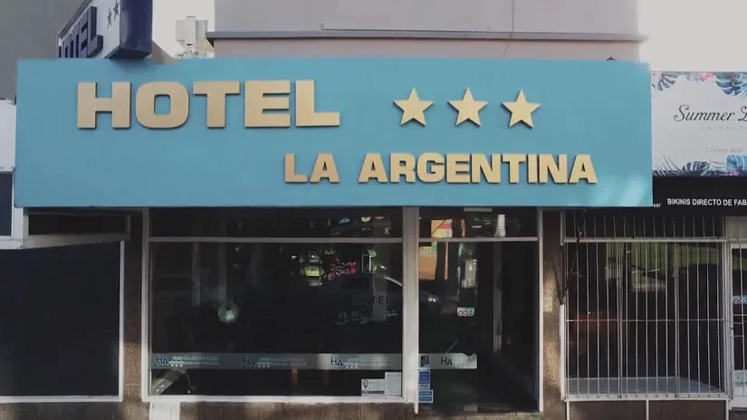El Hotel "La Argentina" Experimenta un Boom de Consultas Tras el Impactante Spot de TyC Sports