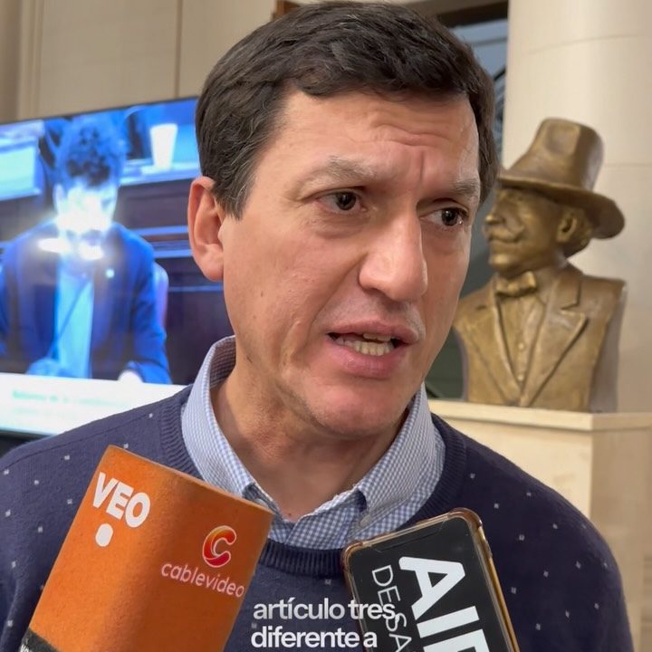 Entrevista a Juan Argañaraz en Aire de Santa Fe y Canal VEO: Propuesta al Art. 3 de la Comisión de Derechos y Garantías Entrevista a Juan Argañaraz en Aire de Santa Fe y Canal VEO: Propuesta al Art. 3 de la Comisión de Derechos y Garantías