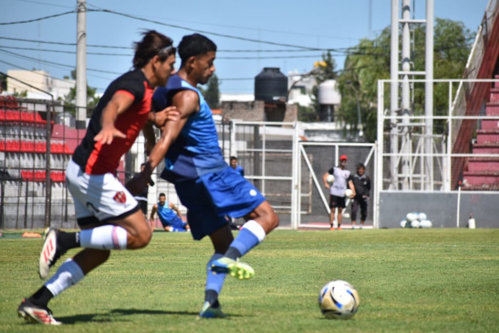 Minutos y fútbol para La Crema en tierras entrerrianas.