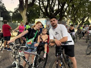 "Ciclismo recreativo: Una tradición que une a las familias en las calles de Rafaela"