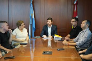 Lavacoches en Rafaela: el municipio aplicará multas tanto a quien realice la actividad como al dueño del auto