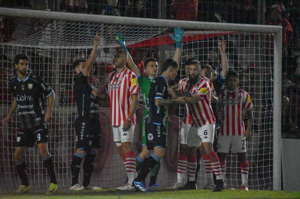 "¡Mazazo a seis minutos del final! Atlético de Rafaela perdió un partido increíble en Tucumán"